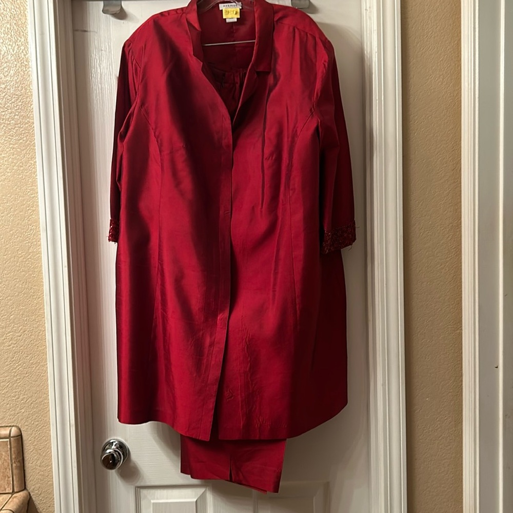 Three-piece satin pants set, been to the cleaner, has tags